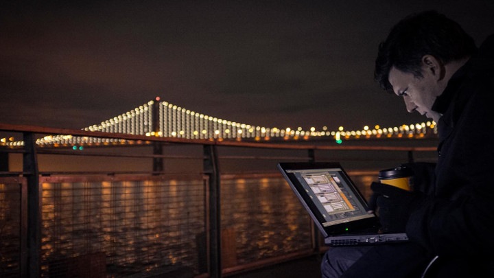 ActiveSite erbjuder fjärrövervakning centralt eller från annan plats och har automatiska uppdateringar av programvara och inbyggd programvara för er Philips Color Kinetics arkitektoniska belysning