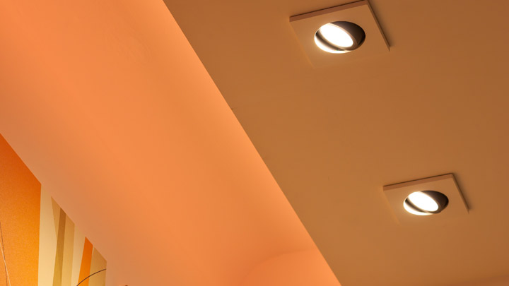 Philips Lightings HealWell LED bakgrundsspotlights förbättrar patienttillvaron genom att vårdpersonal enkelt tar sig fram