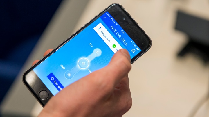 Philips Lightings Connected Lighting (InterAct Office) för vägledning och personanpassade inställningar för arbetsplatsen via smarttelefon