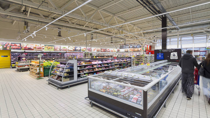 Spara upp till 20 procent med belysning som anpassas efter dagljusnivåerna.