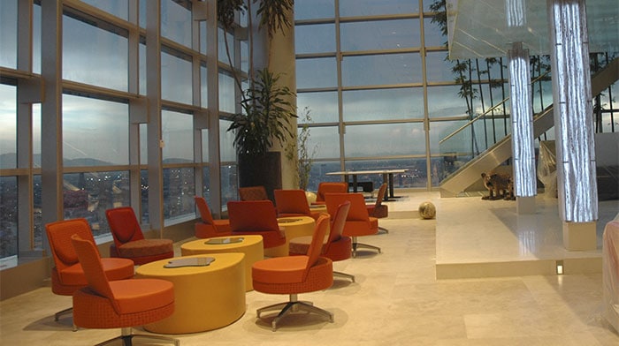 Fikarum i HSBC-tornet som lyses upp med Philips Lighting