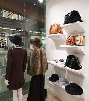 Använder butiksbelysning av högsta kvalitet för att göra kläderna i butiksfönstret ännu mer tilltalande – Philips