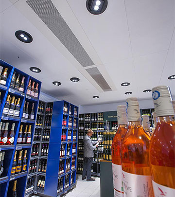 Enastående kontrast och glitter på vinavdelningen i stormarknaden Irma med Philips-belysningsprodukter 