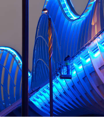 Meydan-broarna i Dubai belysta med Philips-brobelysning 