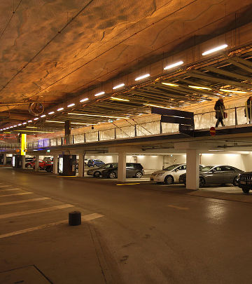 De nya lamporna som har installerats av Philips Lighting skapar en unik atmosfär i P-Hämppis parkeringsgarage