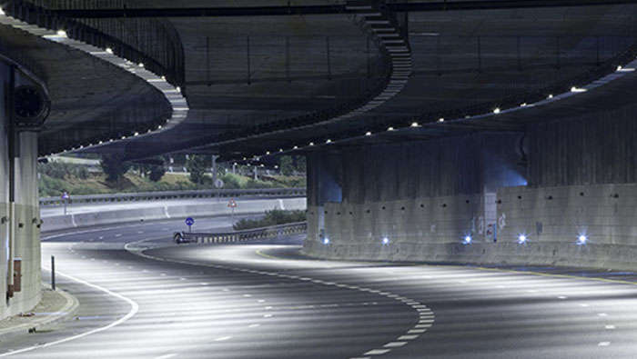 Philips smarta tunnelbelysning med LED lyser upp tunneln