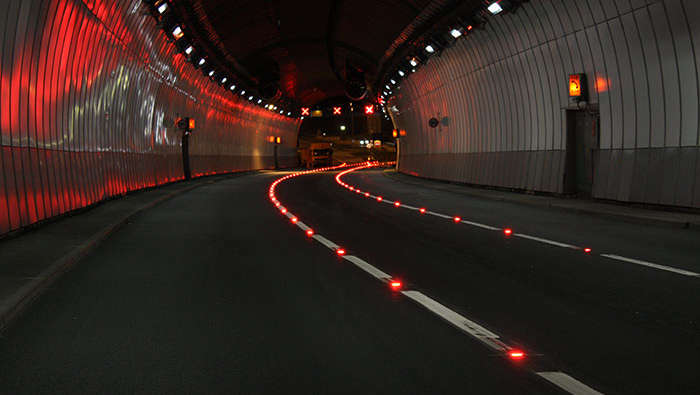 Philips vägledningsbelysning visar rätt väg in i Saltash-tunneln 