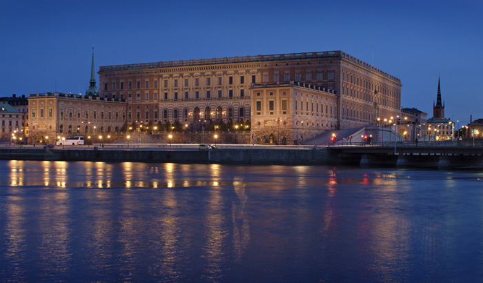 Philips strålkastarsystem med vitt ljus ger ett lyft för de vackra detaljerna på det kungliga slottet i Stockholm