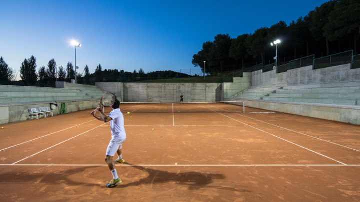 Belysning för tennis – Strålkastare