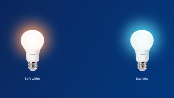 Jämför en mjuk vit LED-lampa och en ljus LED-lampa för dagsljus