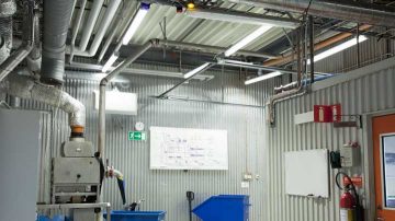 GreenParking är ett komplett system med LED-armaturen Pacific LED GreenParking, trådlöst styrsystem och närvarokontroll. Styrsystemet är inbyggt i armaturerna, som kommunicerar med varandra. Systemet är enkelt att installera. Samtliga LED-armaturer är monterade på vajer. Parkeringsgaraget delades in i tretton zoner per plan